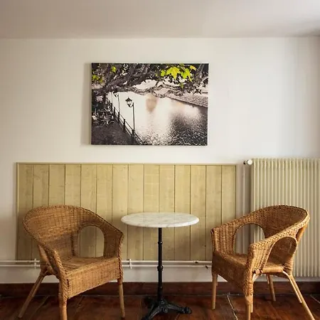 Les Ecrivains Apartment